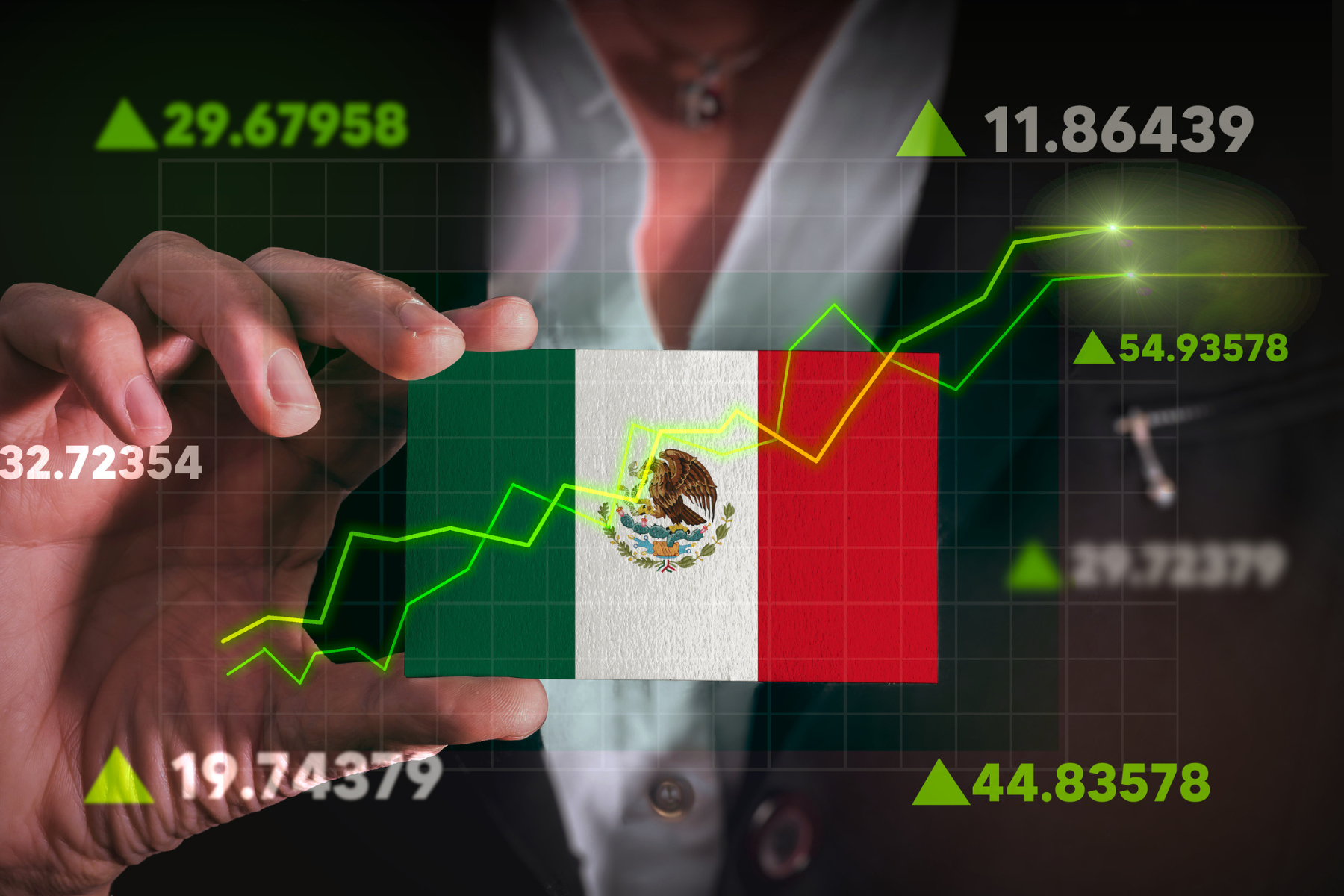 Ejecutivo sosteniendo la bandera de México con gráficos financieros sobrepuestos.