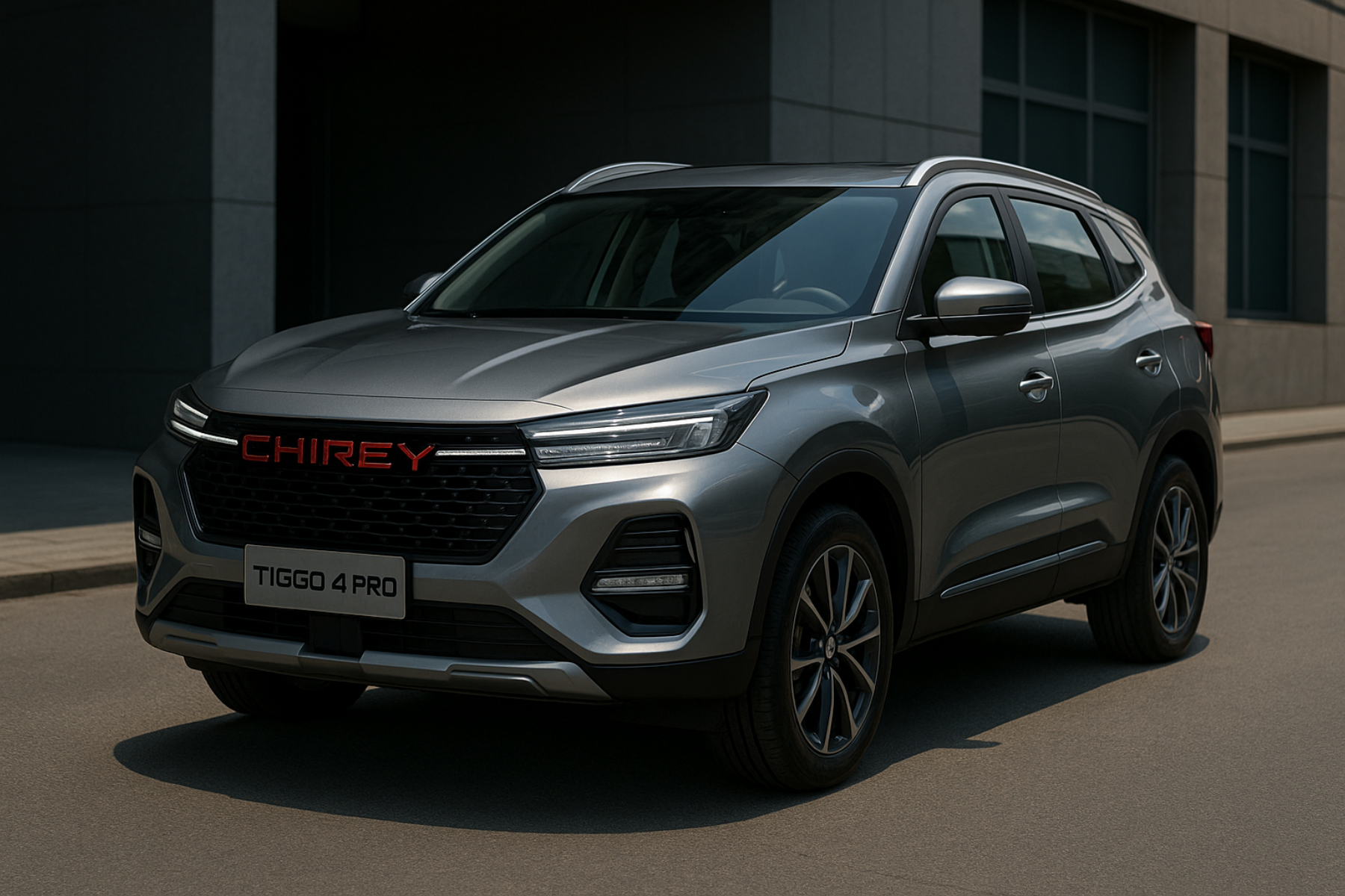 SUV Chirey Tiggo 4 Pro en color gris metálico estacionado frente a un edificio moderno, mostrando su diseño renovado.