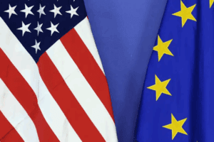 Banderas de Estados Unidos y de la Unión Europea simbolizando las tensas negociaciones comerciales entre ambas potencias.