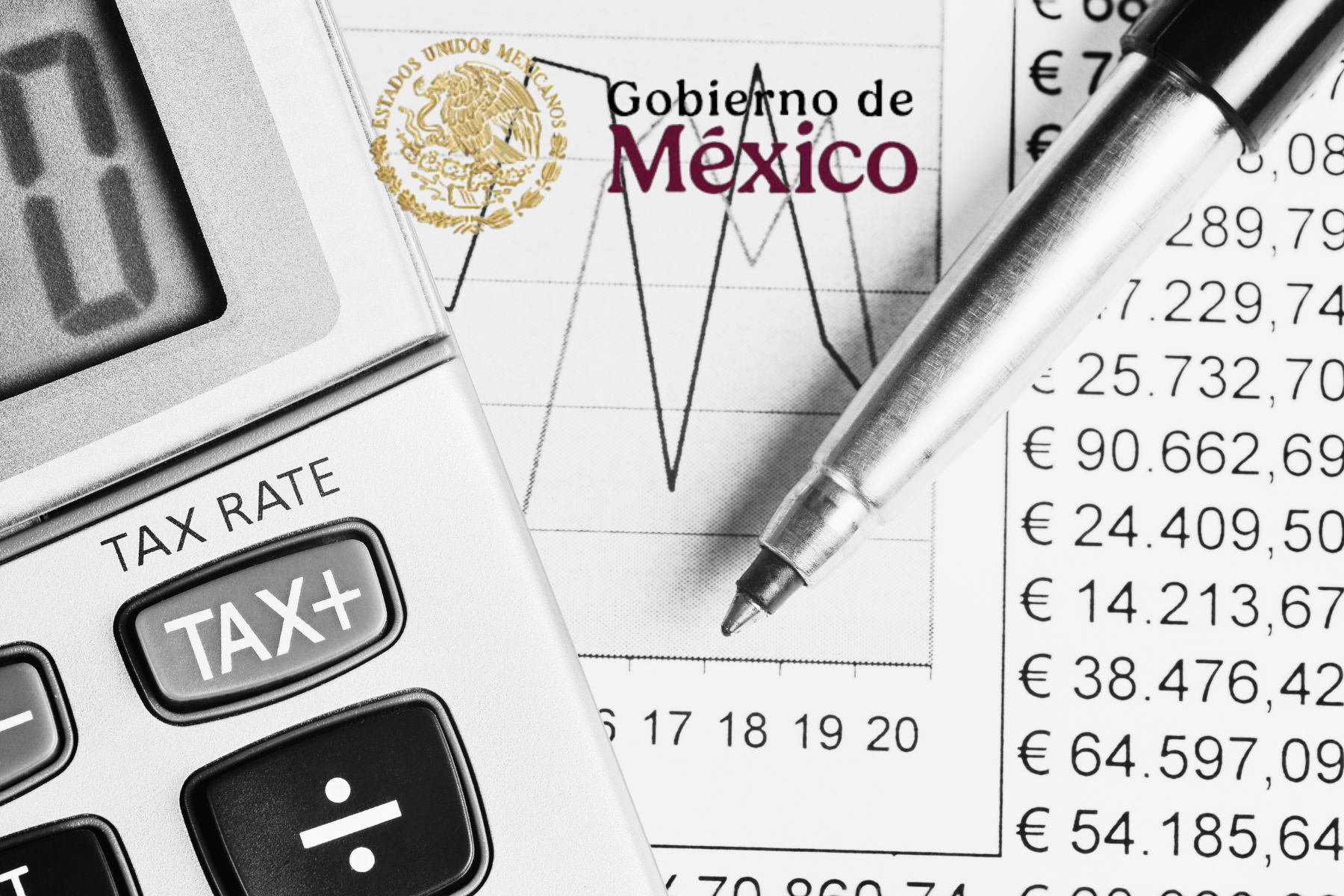 Calculadora y hoja con gráficas junto al logotipo del Gobierno de México, representando el informe financiero federal