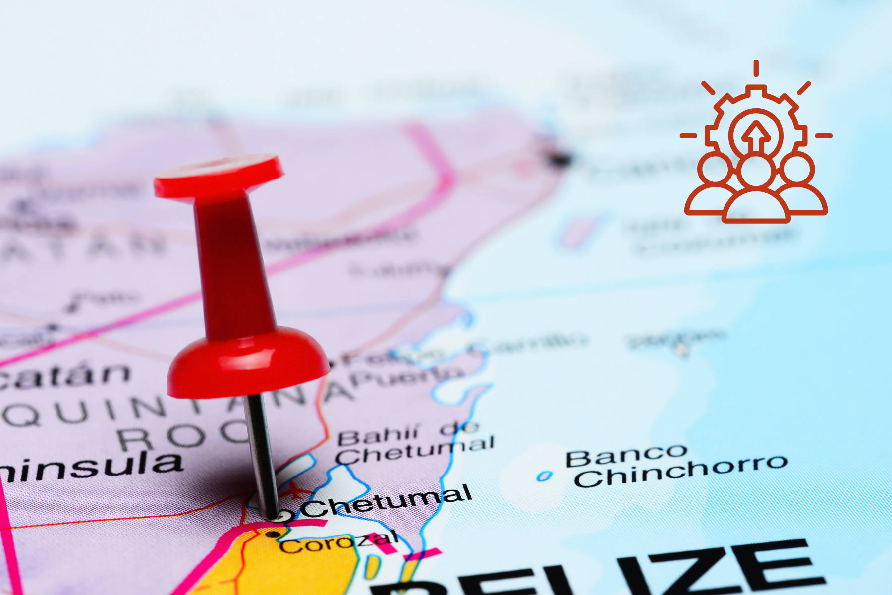Mapa de la ciudad de Chetumal con una tachuela roja que señala el Polo de Desarrollo Económico para el Bienestar, acompañado de un gráfico de crecimiento económico.